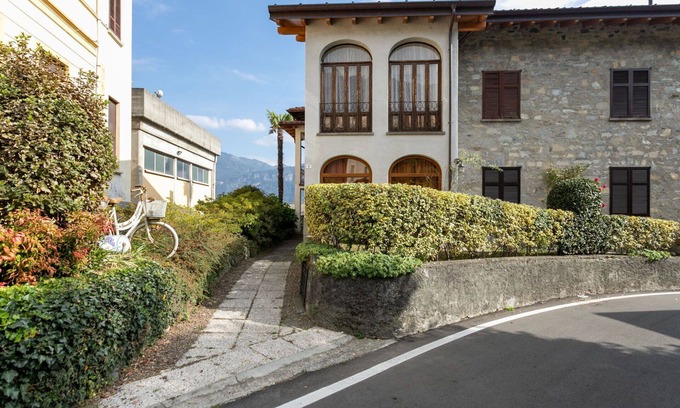 Cadenabbia Apartment | Glicine, Lovely 2 Br Apartment With Balcony By Halldis