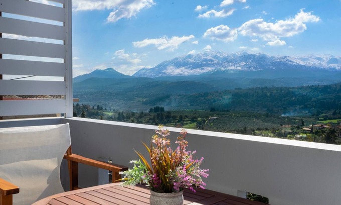 Nipos Apartment | Glikanisos House Nipos - ideal for hikers and families 2bd, 6pl, 10min to beach