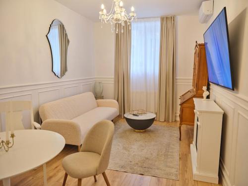 Sector 2 Apartment | Glinka by Ioana