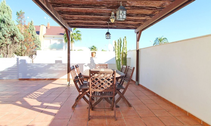 Playa de Almarda House | Global Properties: Townhouse with sea views on Corinto beach