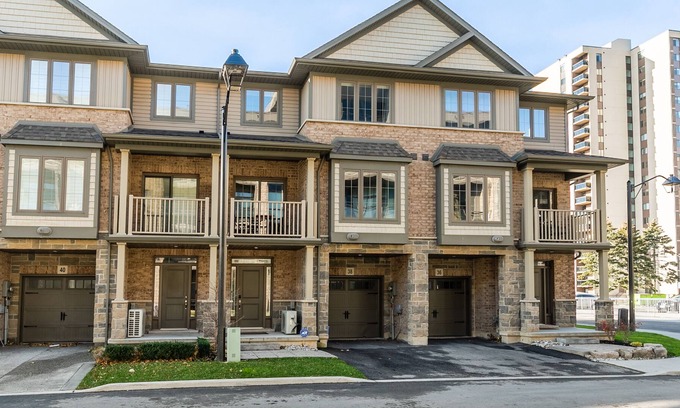 Stoney Creek House | GLOBALSTAY . 3BR 2.5BA Townhome 1 min to the Beach. BBQ.Parking