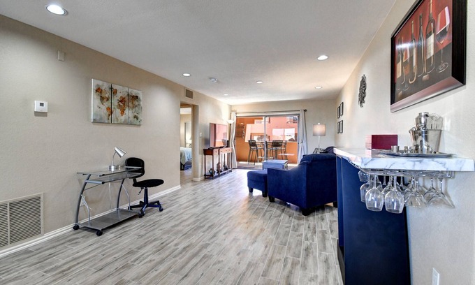 Paradise Valley Village Condo | Globe Trotter's Getaway
