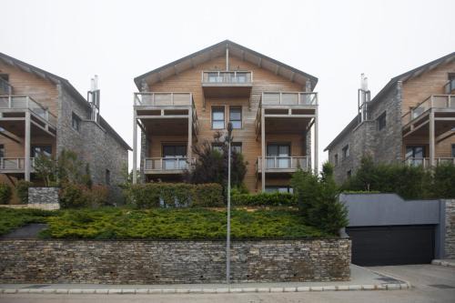 Kfardebian Apartment | Gloom 3-BR Apt in Tilal Faqra