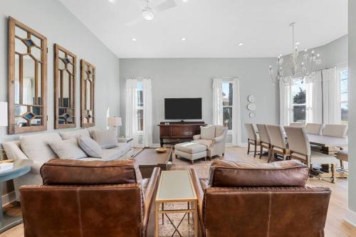 Brazos House | Gloria Estate- 2 blocks to Silos