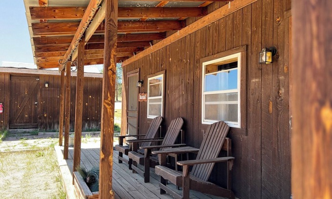 Lake George Cabin | GM cabin sleeps 7, kitchen, 2 bath with access to jacuzzi