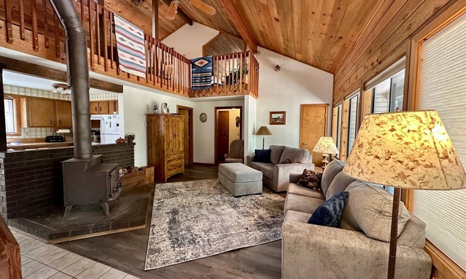 Black Butte Ranch House | GM184 | Pet friendly cabin in the Glaze Meadow area of Black Butte Ranch.