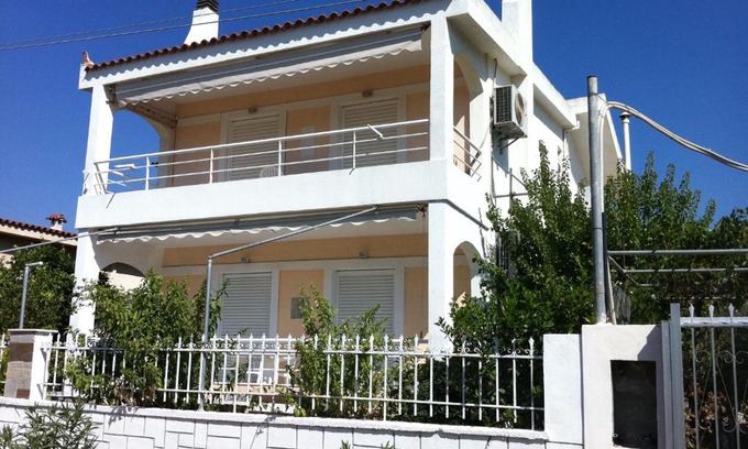 Lagonissi Apartment | Gnick Apartments 600m from the coast