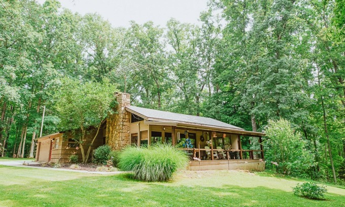 Nashville Cabin | Go fishing! Pet friendly! 4 miles to Nashville!