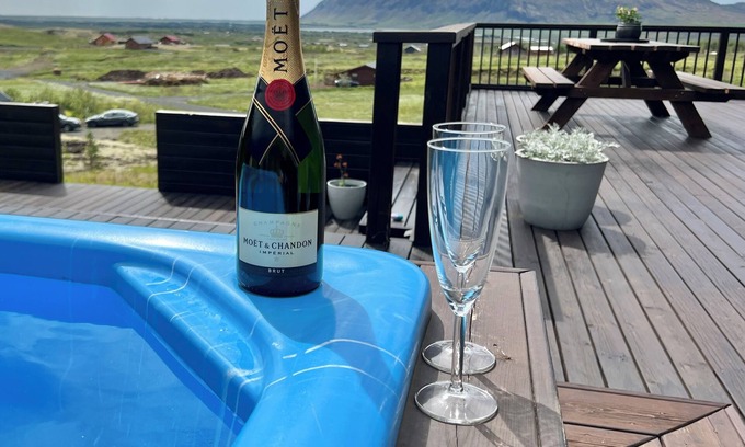 Selfoss Cabin | Golden Circle, luxury cabin with 360° view, hot tub & Sauna - 45 min from Rvk.