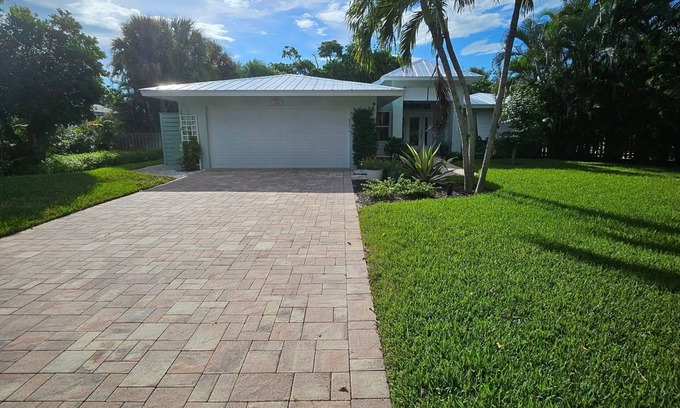Shell Harbor House | Going Coastal - 3 Bed 2 Bath Pool Home in Sanibel!