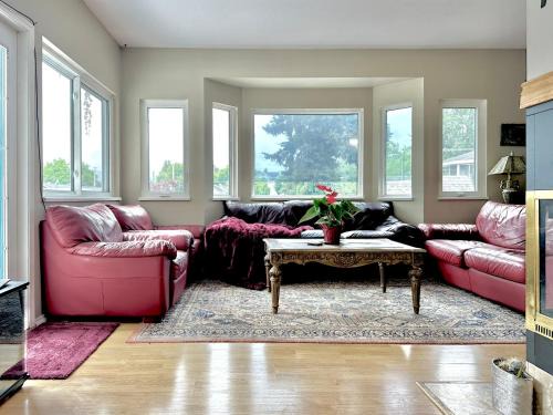 Maple Ridge Apartment | Golden Ears Serenity