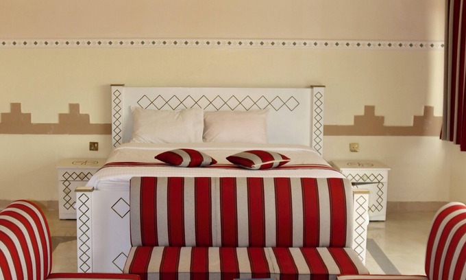 Jalan Bani Buhassan House | Golden Palm Oasis - Royal Palm Suite
