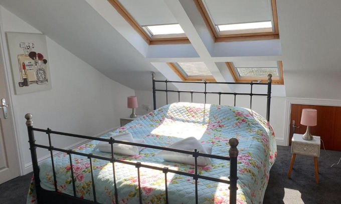 Ainley Top Apartment | Golden Plover at Plover Cottage Lindley