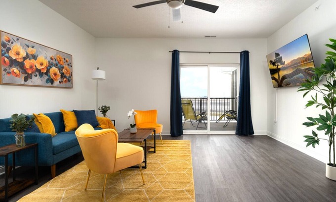 Whitestown Apartment | Golden Sun Spacious 1BR Pond View King Bed WFH Gym