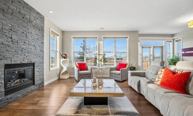 Southwest Calgary House | Golden View Manor