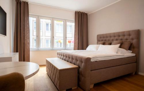 Innenstadt - Sankt Ulrich-Dom Apartment | GoldenKey Suite am Rathausplatz NEU eingerichtet