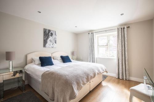 Cutnall Green House | Goldfinch Lodge