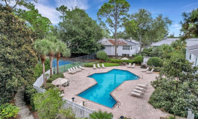 Saint Simons Island Condo | Golf Cart included Cozy 2-bedroom 2-bth condo @ ISLAND RETREAT St. Simons Island