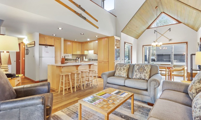 Overlook Park Condo | Golf Course Views, 1/2 Mile to the Village - Includes SHARC Access