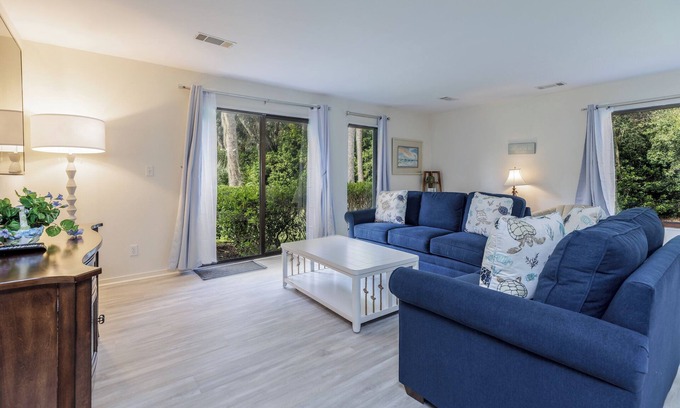Palmetto Dunes Condo | Golf Getaway, Walk to Beach, Bikes, Renovated, QG599