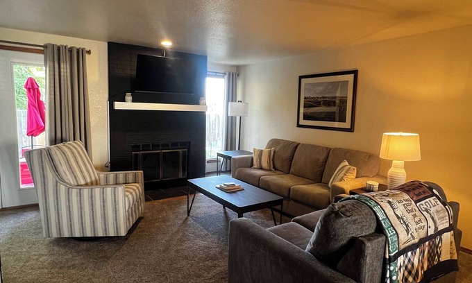 Mountain Home House | Golf Lovers Townhouse, perfect for adult couples!n2 Bedrooms, 2.5 bathrooms.