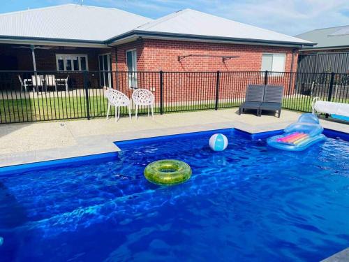 Gol Gol House | Golly Getaway