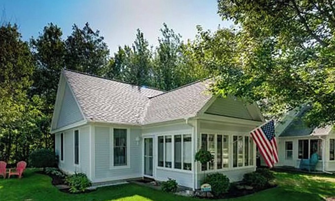 Summer Village Cottage | "Gone Coastal" Cozy 2-bedroom cottage in Summer Village