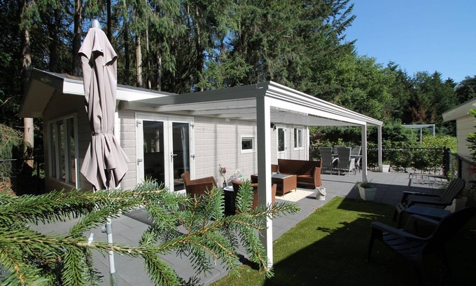 De Bult House | Good chalet with dishwasher, surrounded by forest