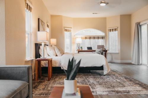 Mariposa House | Good Girl's Peak Paradise with bbq and fire pit