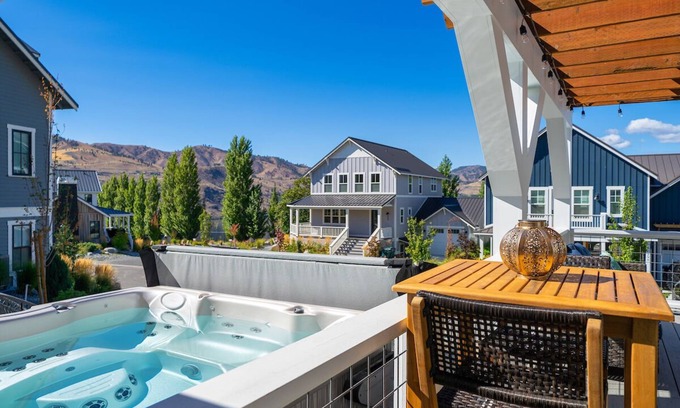 Chelan House | Good Vibes at The Lookout At Lake Chelan