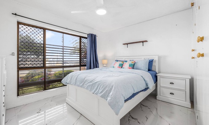 Margate Apartment | "Good Vibes on Margate Beach" - Margate Q 4019