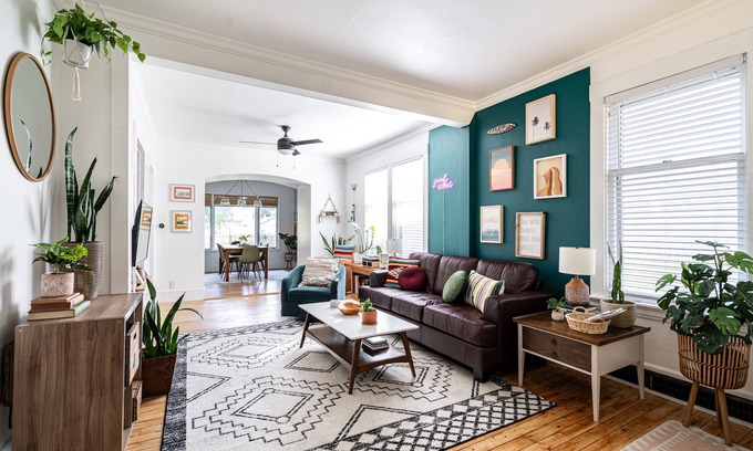 Sheboygan House | Good Vibes on the Third Coast-Pet Friendly! Cozy and Close by!
