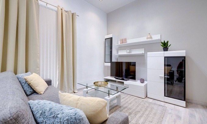 Tower Road Apartment | Gorgeous 1BR Apartment steps to the Promenade