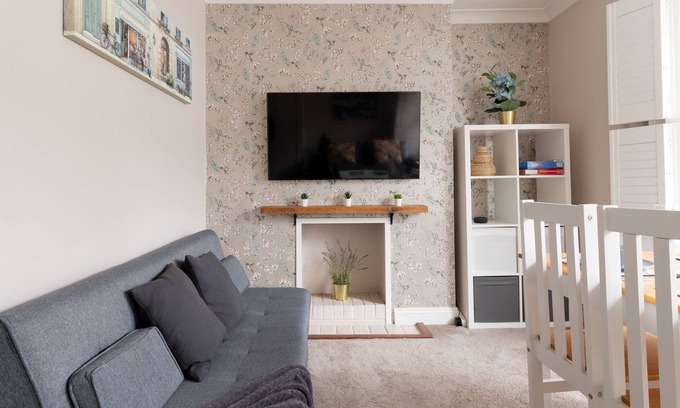 Brighton City Centre Apartment | Gorgeous 2-Bed | Quiet area with nearby stations
