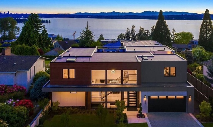 Central Houghton House | Gorgeous 4 bedroom/5 bath Designer Home, gym, AC, views!