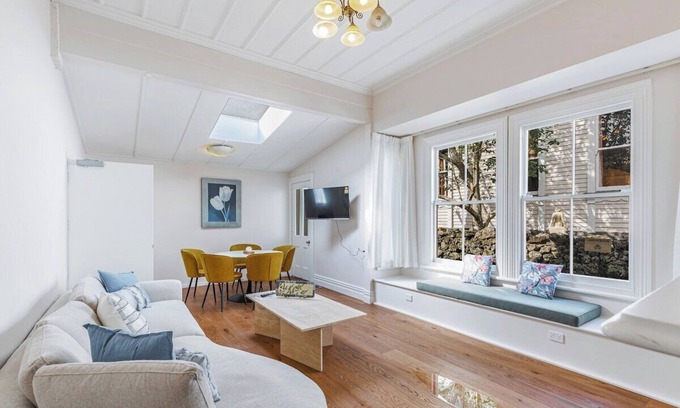 Mount Eden House | Gorgeous 4BR Mt Eden Retreat Villa
