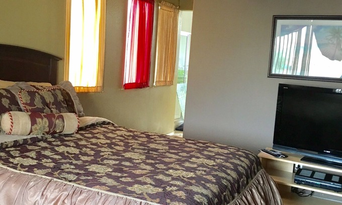 Las Vegas House | Gorgeous 5 bedroom House 10 mins from strip