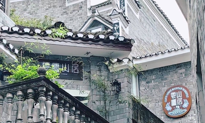 Fenghuang Villa | Gorgeous 6-bedroom villa in 湘西州 with stunning views