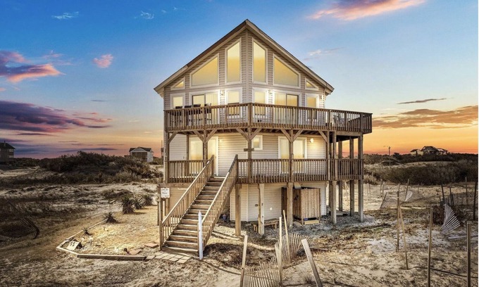 Corolla House | Gorgeous 6BR house, Wild Horses, stunning views! Private parking. 4WD required.