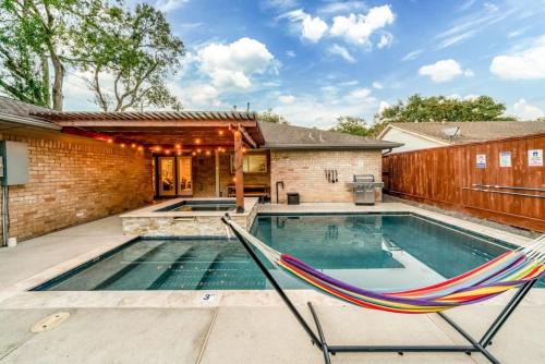 Willow Meadows/Willowbend Area House | Gorgeous and Cozy Houston home w a private Pool