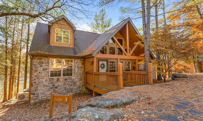 Branson West Cabin | Gorgeous and Spacious Stonebridge Lodge! Close to Branson and Pet Friendly!