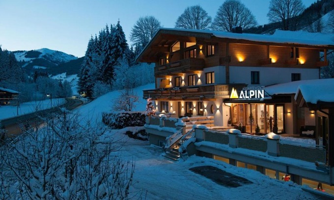 Saalbach Apartment | Gorgeous Apartment in Saalbach with Sauna near Ski Slopes