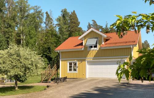 Hammaro Apartment | Gorgeous Apartment In Hammar With Kitchen