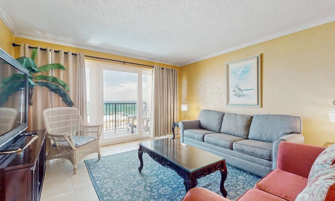 Fort Walton Beach Condo | Gorgeous beachfront condo, shared pool and beach access