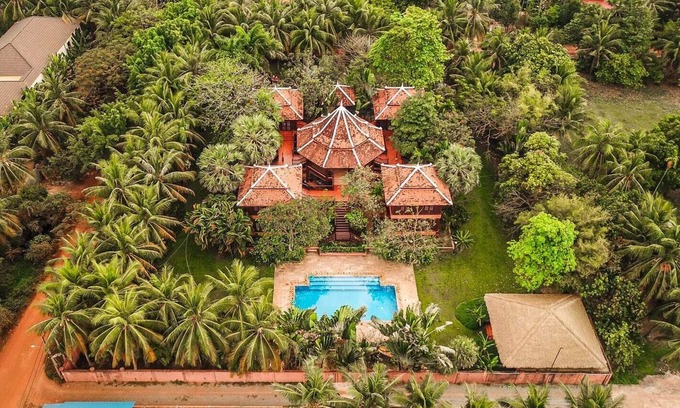 Siem Reap Villa | Gorgeous cambodian villa with pool and lush garden