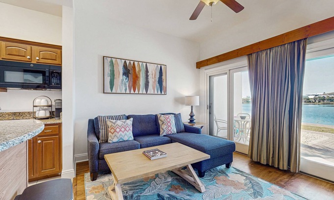 Sunnyside Condo | Gorgeous coastal home with plenty of space shared pool and easy beach access