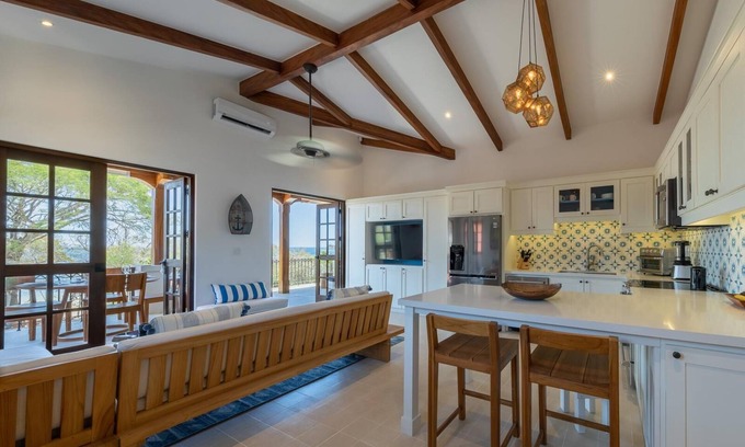 Las Catalinas Condo | Gorgeous condo with Ocean View a few steps from the Beach