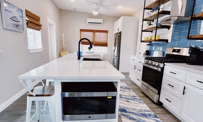 Boardwalk Cottage | Gorgeous Cottage Walking Distance to the Beach