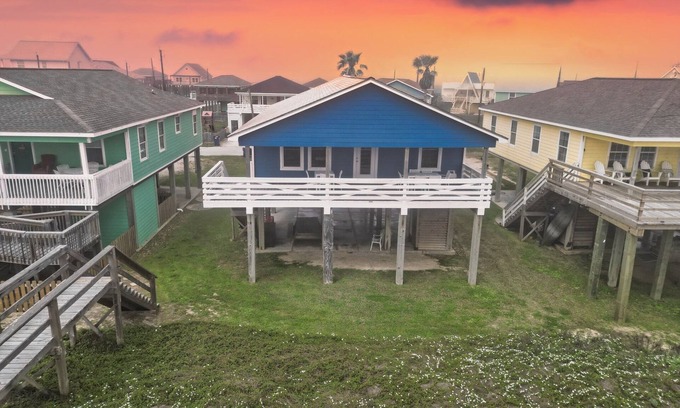 Surfside Beach House | Gorgeous FRONT ROW beach house, recently remodeled 3-bedroom