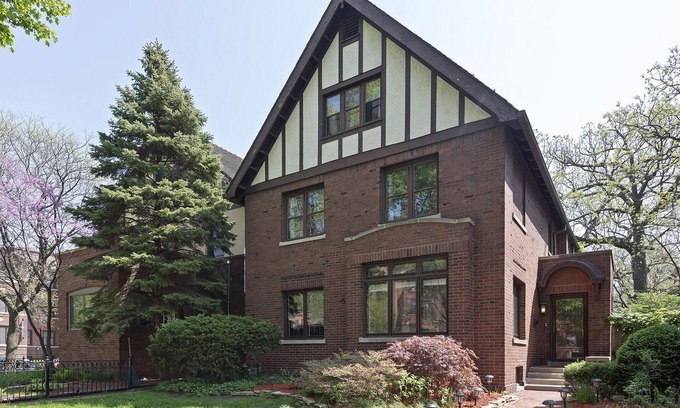 Hyde Park House | Gorgeous historic mansion on UChicago campus. Renovation with original detail.